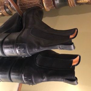 Tod’s black ankle water boot